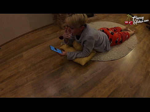 ❤️ Luda plavuša sisa ogroman kurac sisa i poskakuje na njemu - analni seks Jebeni video  kod nas ❌