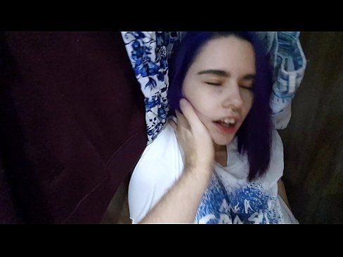 ❤️ Našao sam svoju sestru u ormaru i pomogao joj da svrši Jebeni video  kod nas ❌